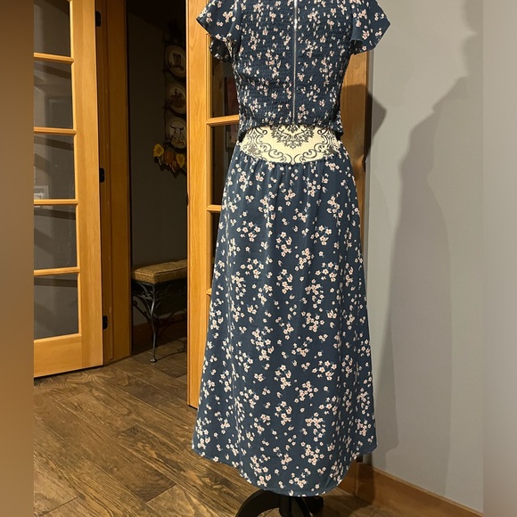 Ali & Jay blue floral open back dress, size medium - Picture 5 of 11